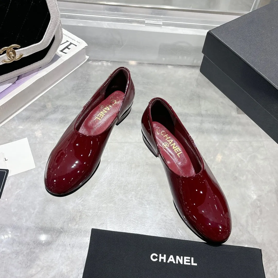 💕💕Factory direct selling price p380💕💕 Genuine leather sole +40 25C early spring new Chanel loafers; Fabric: patent leather: color black; white; burgundy, code number: 5-40; (custom-made 41 custom-made, non-returnable), rubber sole genuine leather sole +40
